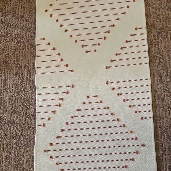 Jaquard  Table Runner - Picture 4 of 13